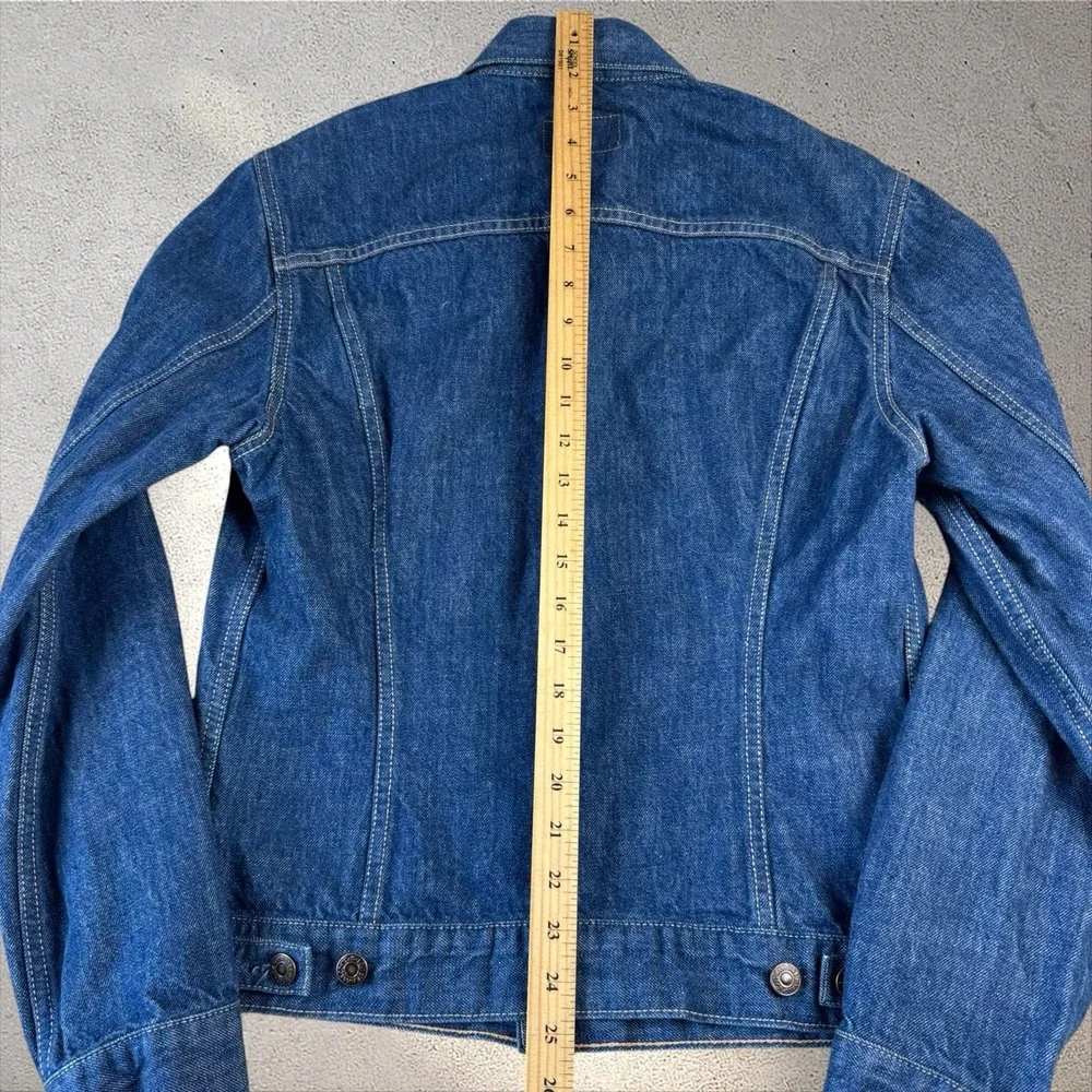 Levis shipped trucker